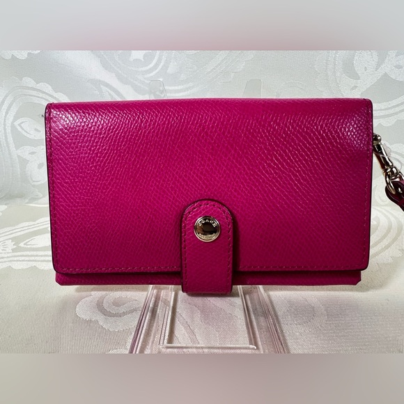 Coach wristlet in Guc - Picture 3 of 5